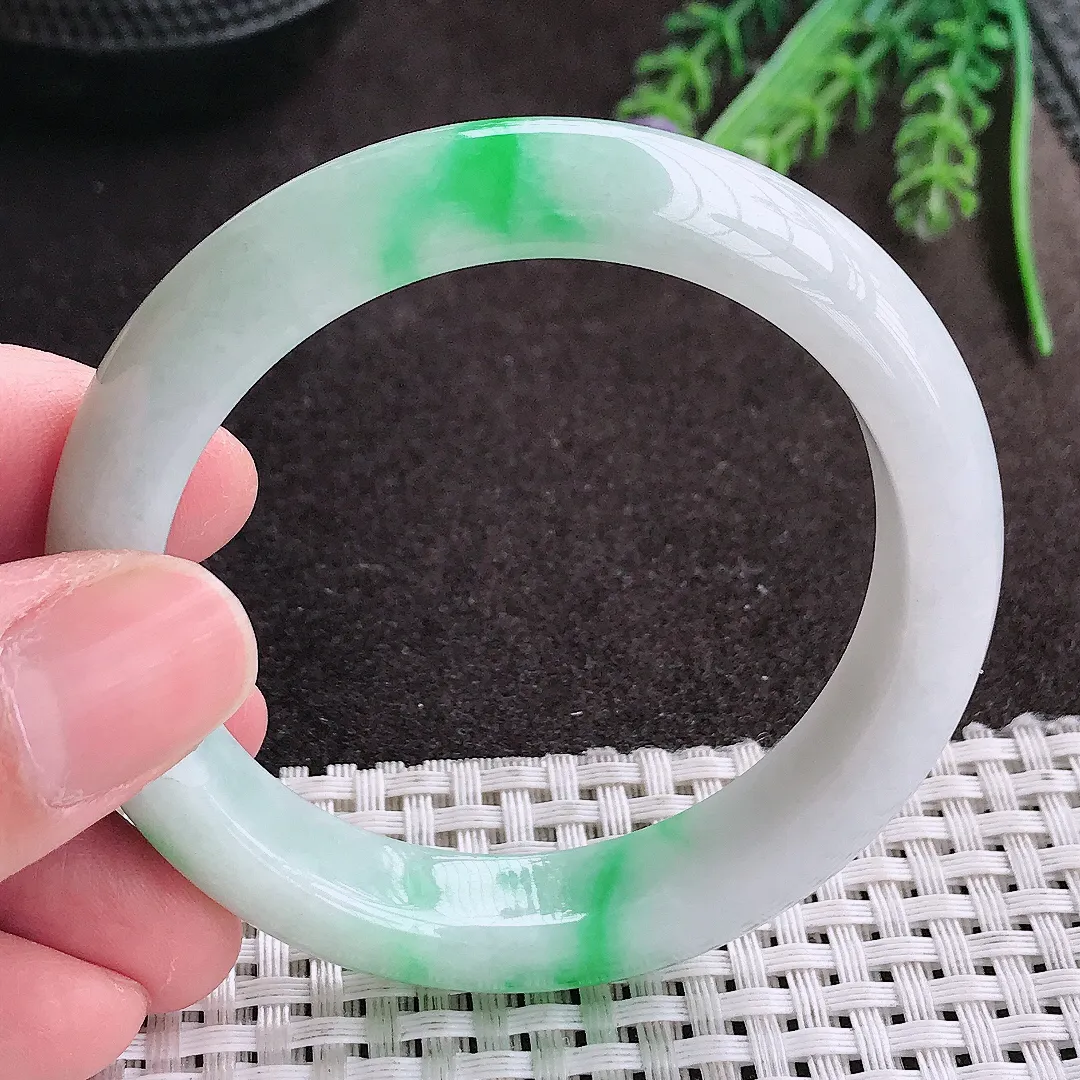 实拍A货翡翠52.5/11.8/8.2老坑精美温润飘阳绿手镯宽边翡翠玉镯女款