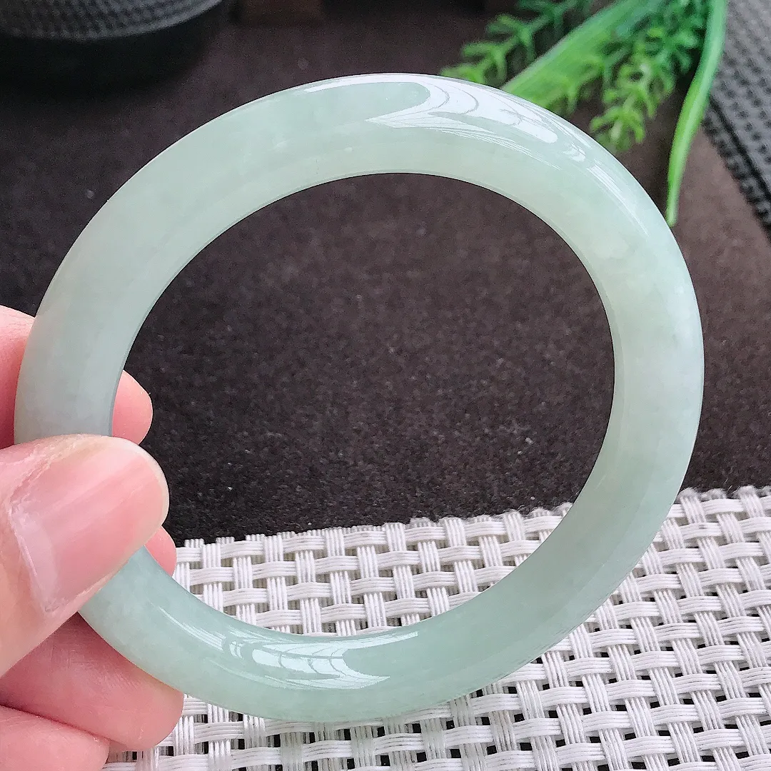 实拍A货翡翠57/9.5/9.8老坑秀气冰胶冰晴绿圆条手镯翡翠玉镯女款