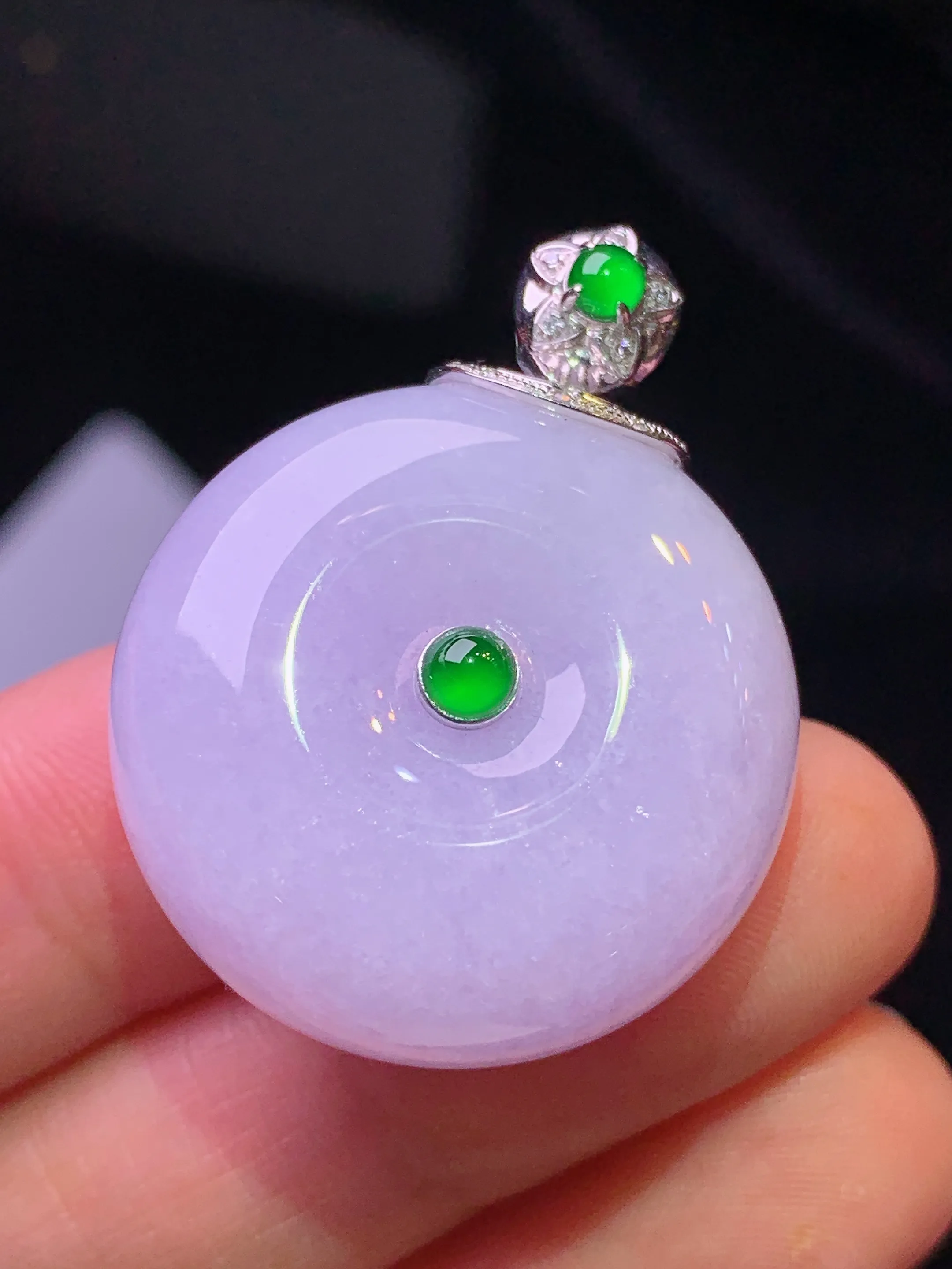 紫罗兰平安扣吊坠 玉质细腻 色泽清新艳丽 整体尺寸34.2*26.2*12.8