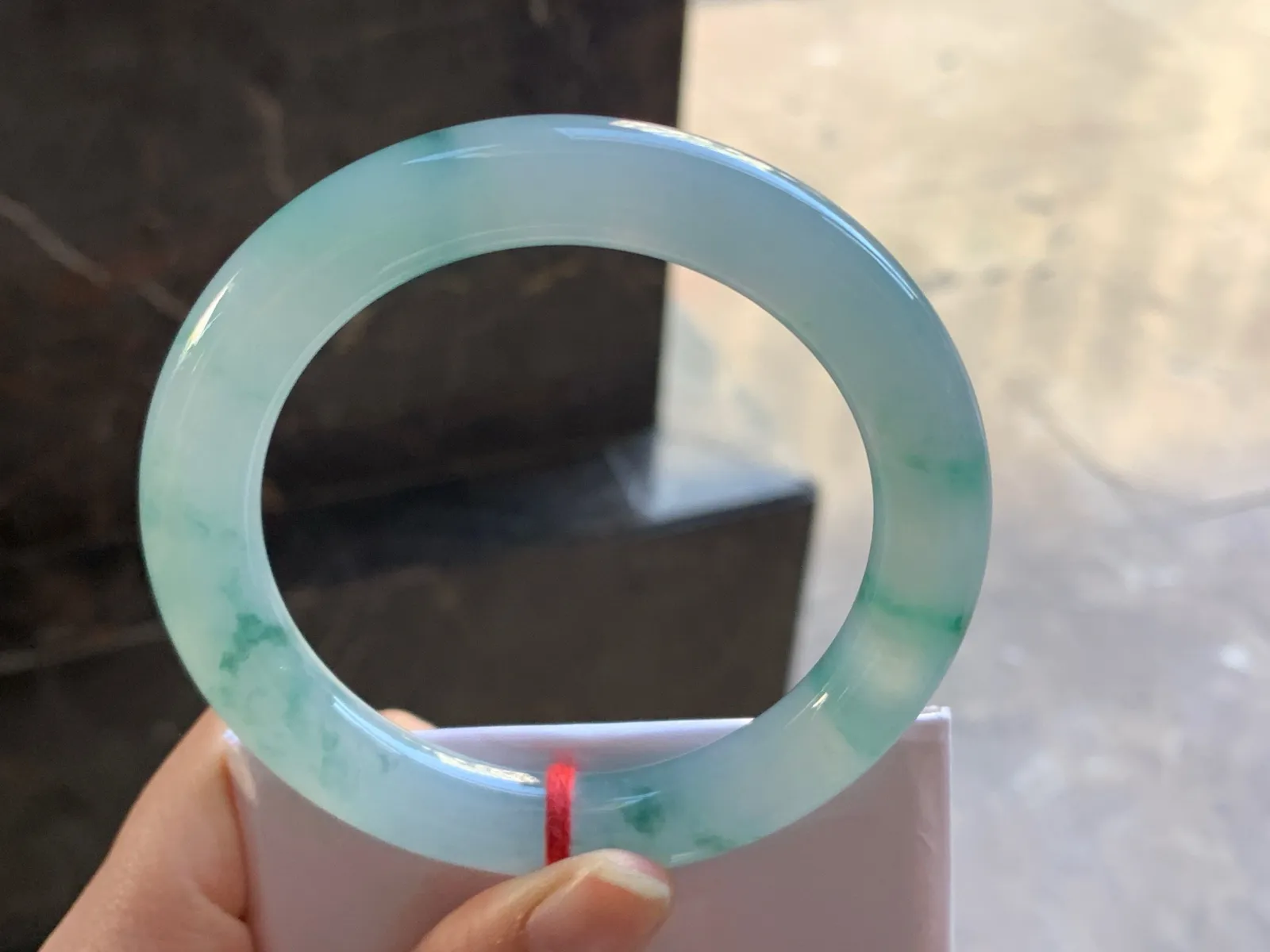 59-10.2

飘花大圈圆条手镯^_^玉质温润