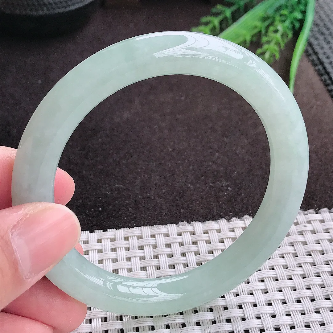 实拍A货翡翠57/9.5/9.8老坑秀气冰胶冰晴绿圆条手镯翡翠玉镯女款