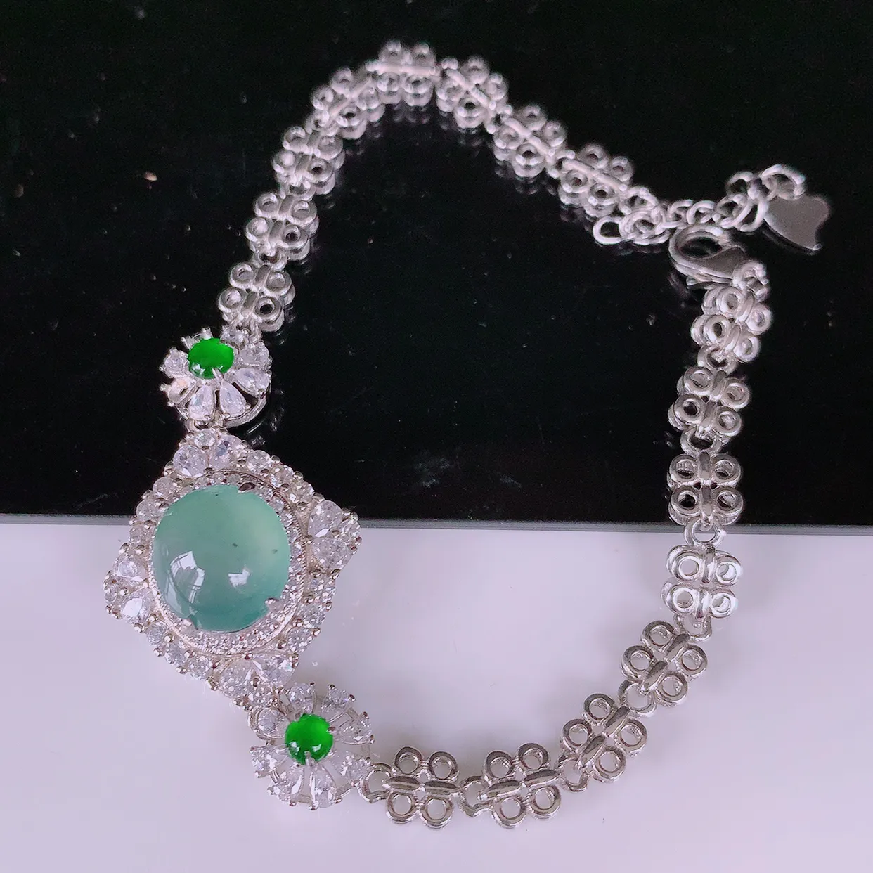 冰透满绿翡翠925银镶嵌手链，自然光实拍，翠色灵动，颜色漂亮，种老水足，品相佳，佩戴佳品！#97.19取一整体20*18.5*9.5裸石10*8.8