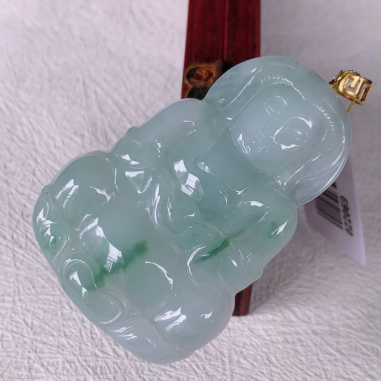 18K金镶嵌冰飘花翡翠观音菩萨吊坠，赐福翡翠观音，观音面相端庄，品相佳，佩戴气质！#35.19整体59.5裸石52.5*35.8*5.5