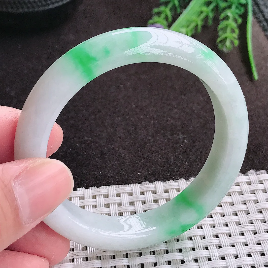 实拍A货翡翠52.5/11.8/8.2老坑精美温润飘阳绿手镯宽边翡翠玉镯女款