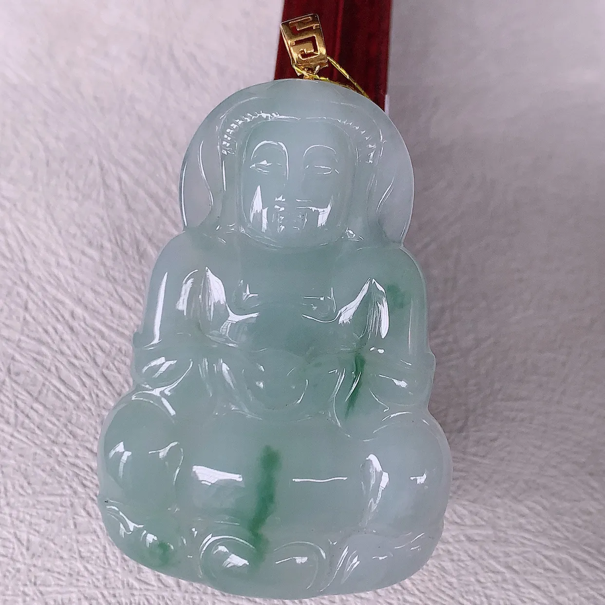 18K金镶嵌冰飘花翡翠观音菩萨吊坠，赐福翡翠观音，观音面相端庄，品相佳，佩戴气质！#35.19整体59.5裸石52.5*35.8*5.5
