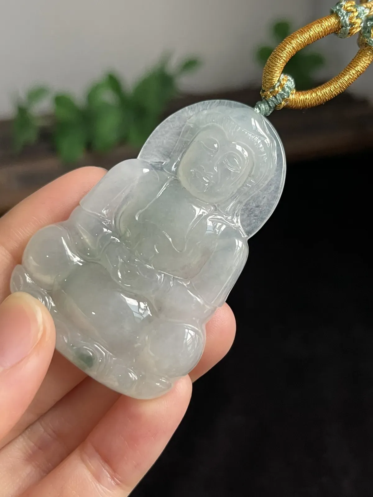 翡翠冰糯种淡绿色吊坠