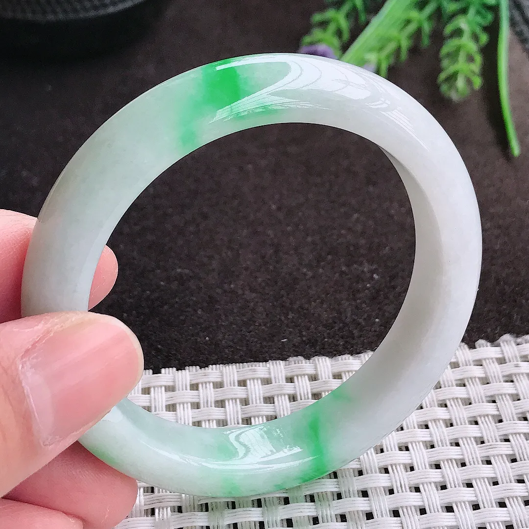 实拍A货翡翠52.5/11.8/8.2老坑精美温润飘阳绿手镯宽边翡翠玉镯女款