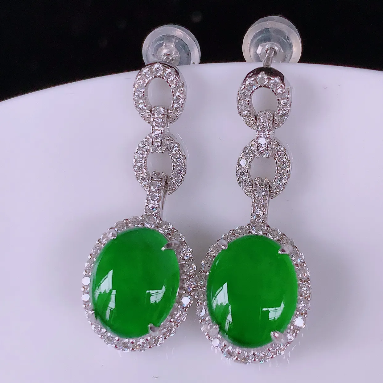 冰透满绿翡翠925银镶嵌耳坠，自然光实拍，翠色灵动，颜色漂亮，种老水足，品相佳，佩戴佳品！#97.1