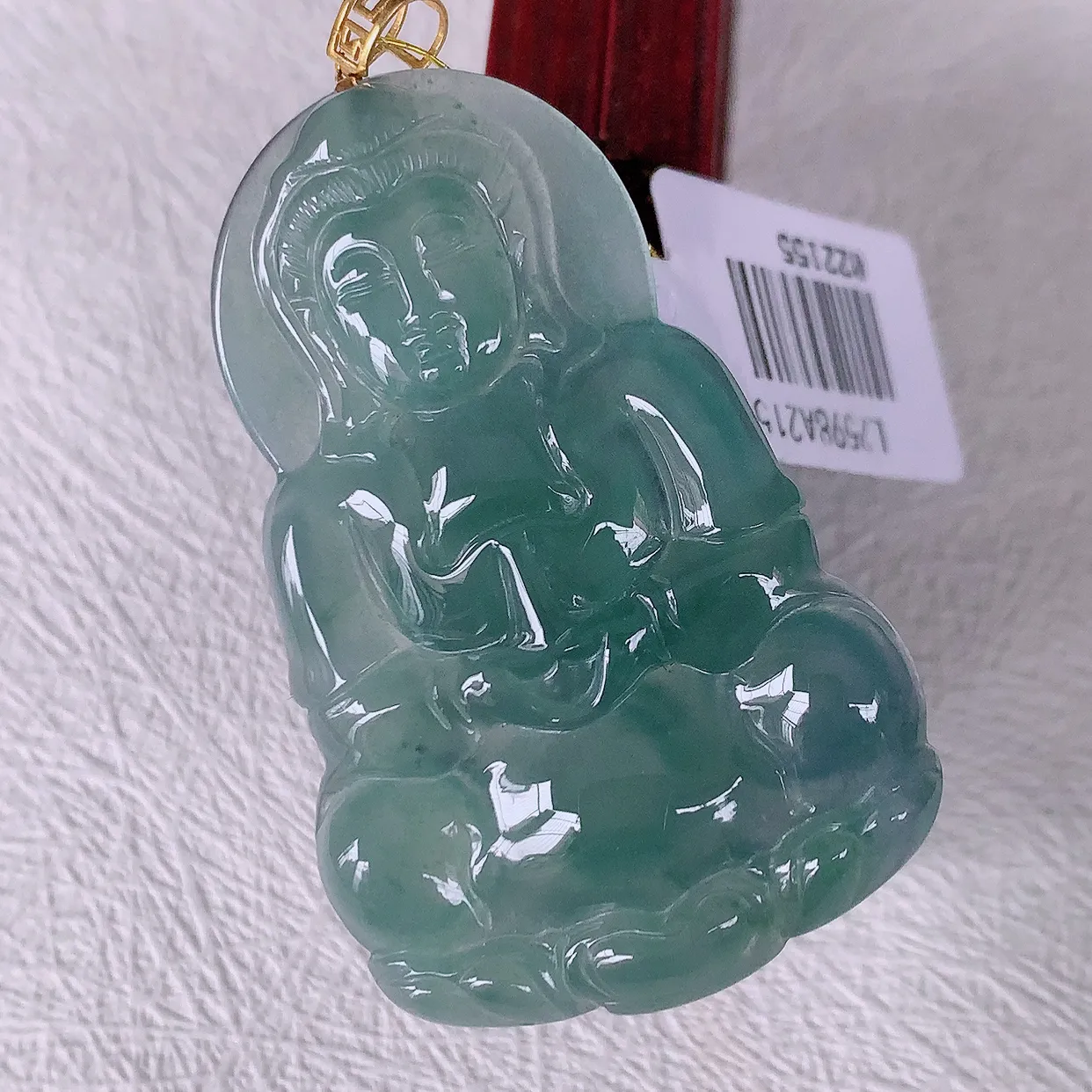 18K金镶嵌冰种满色翡翠观音菩萨吊坠，赐福翡翠观音，观音面相端庄，品相佳，佩戴气质！#35.19