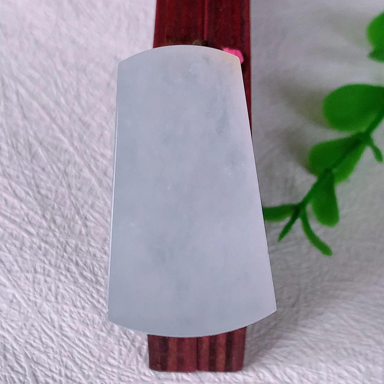 自然光实拍，水润翡翠平安无事牌吊坠，平平安安，无事牌翠色灵动，佩戴平安时尚！#42.19