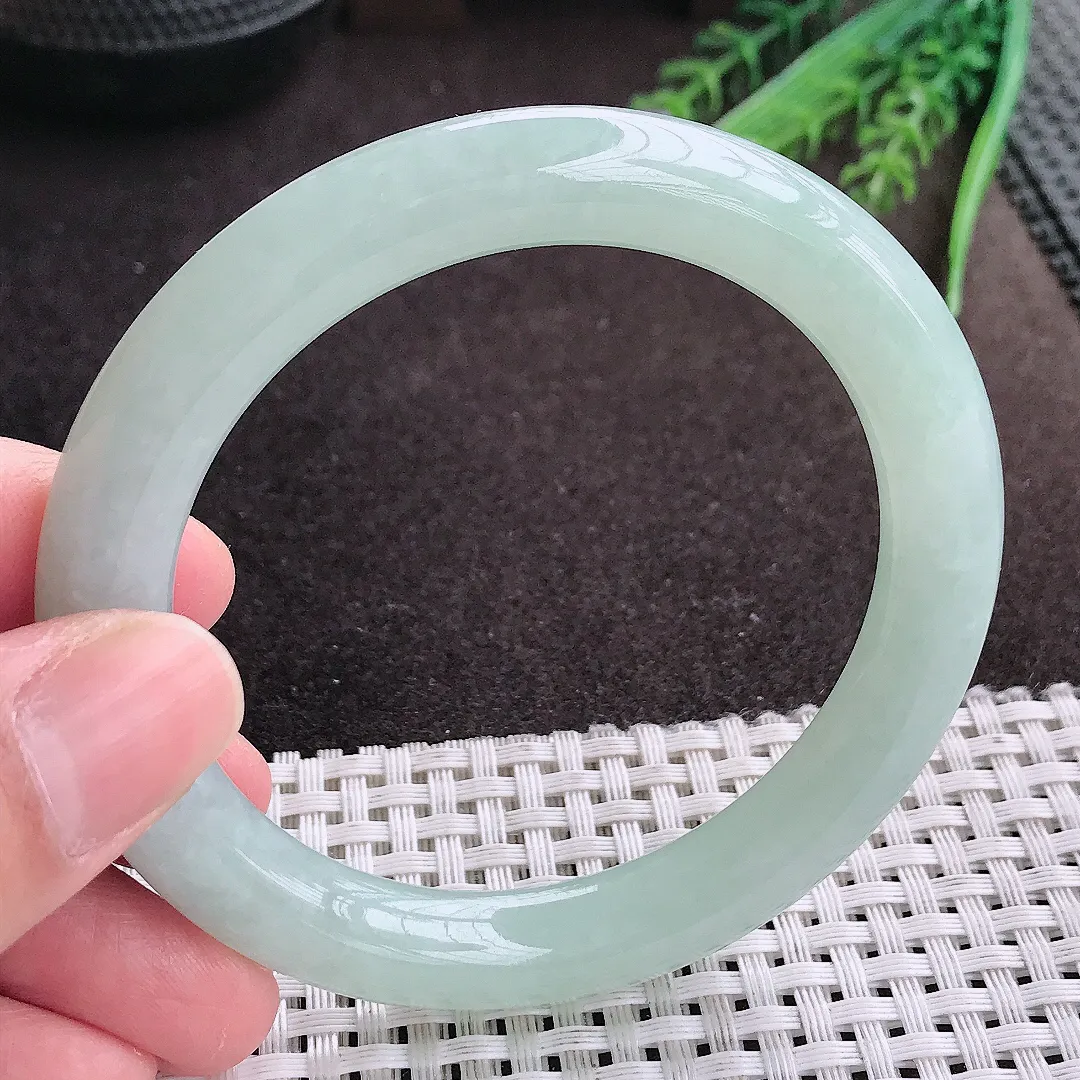 实拍A货翡翠57/9.5/9.8老坑秀气冰胶冰晴绿圆条手镯翡翠玉镯女款