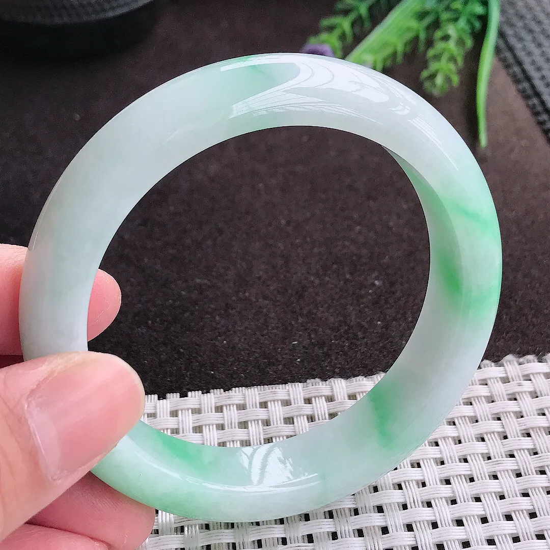 实拍A货翡翠57.5/13.3/9老坑种冰润水灵飘绿手镯宽边翡翠玉镯女款