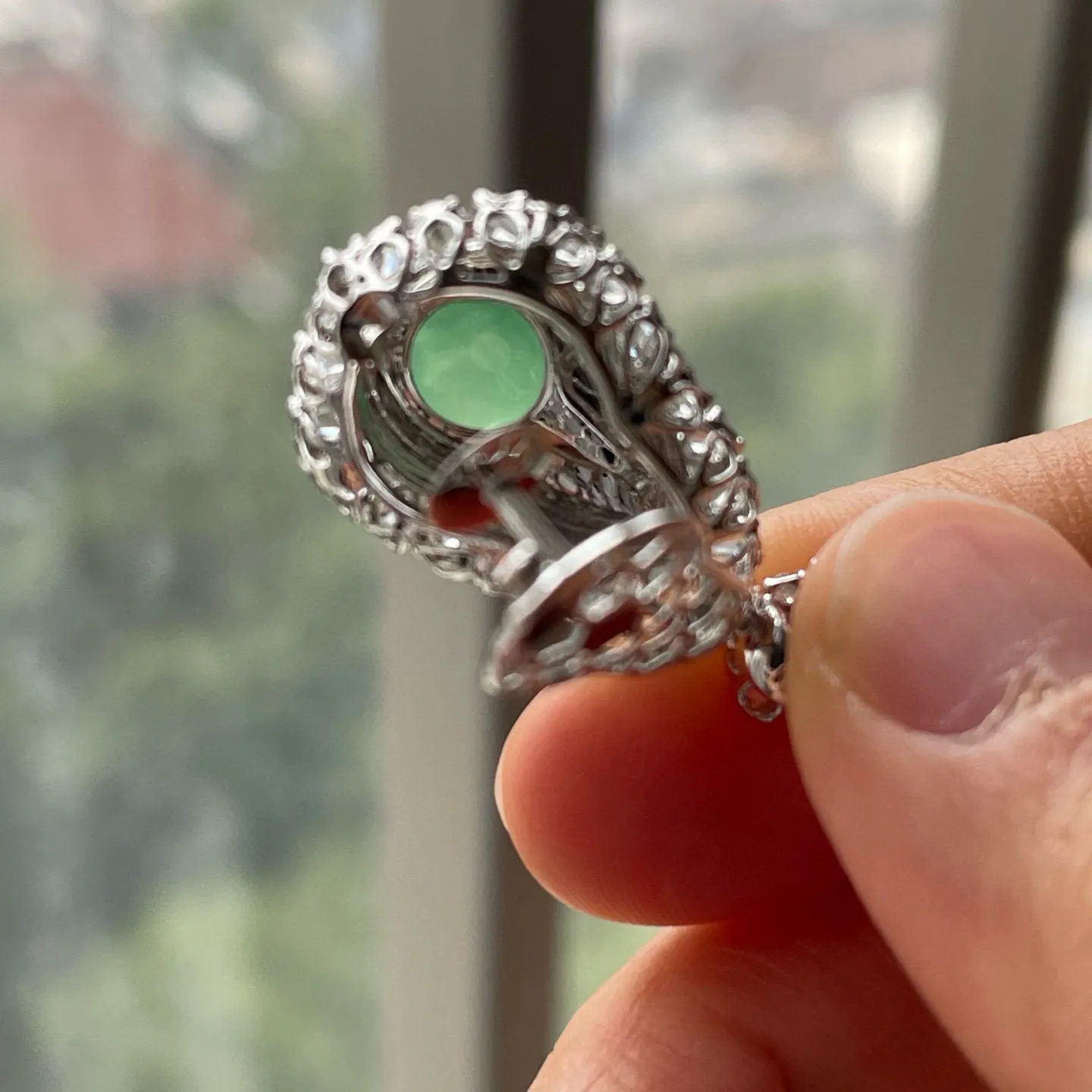 缅料高冰阳绿葫芦吊坠，18k金镶嵌，饱满水润，无裂，。  裸石尺寸15.8/9.6/6.5--29/15/11.7