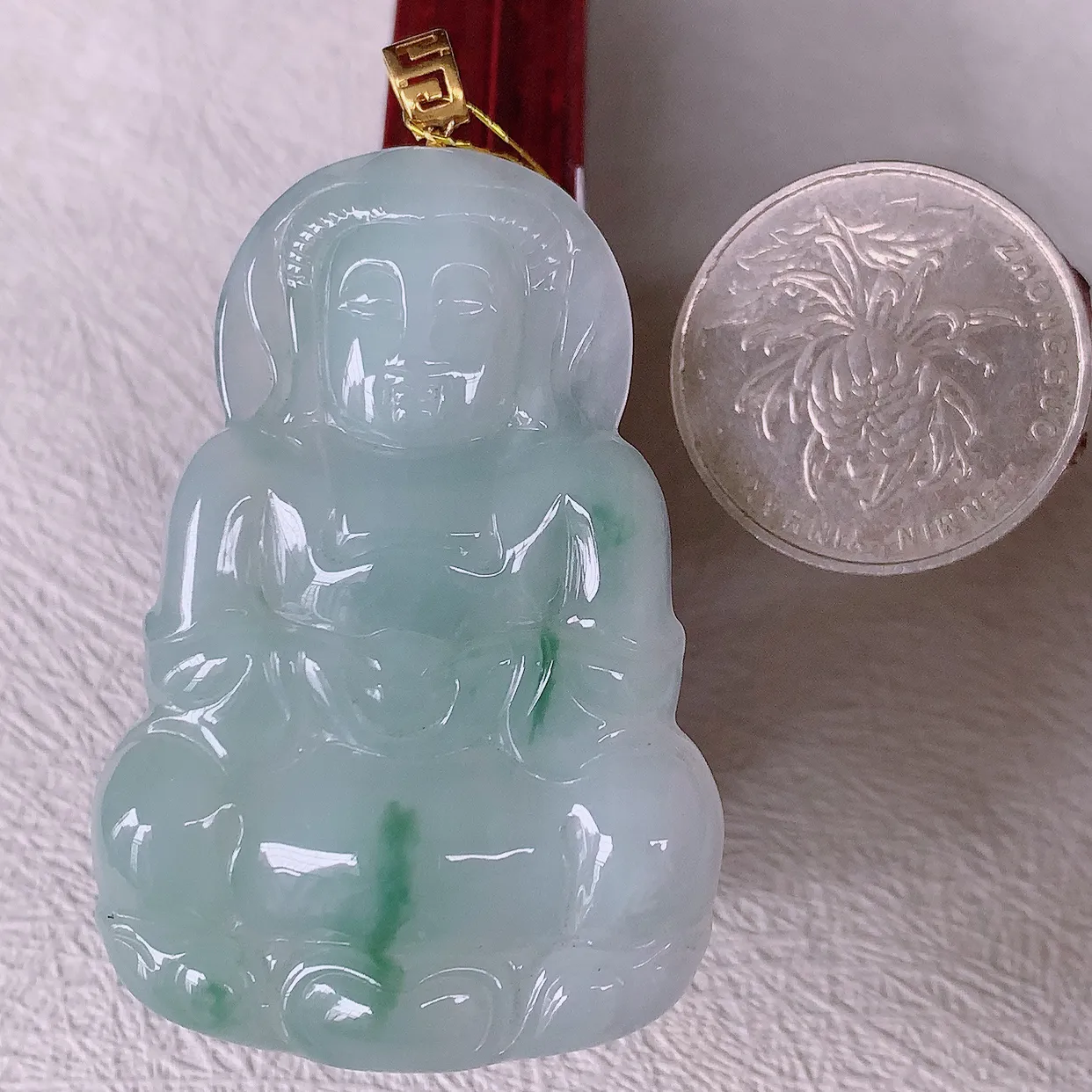 18K金镶嵌冰飘花翡翠观音菩萨吊坠，赐福翡翠观音，观音面相端庄，品相佳，佩戴气质！#35.19整体59.5裸石52.5*35.8*5.5