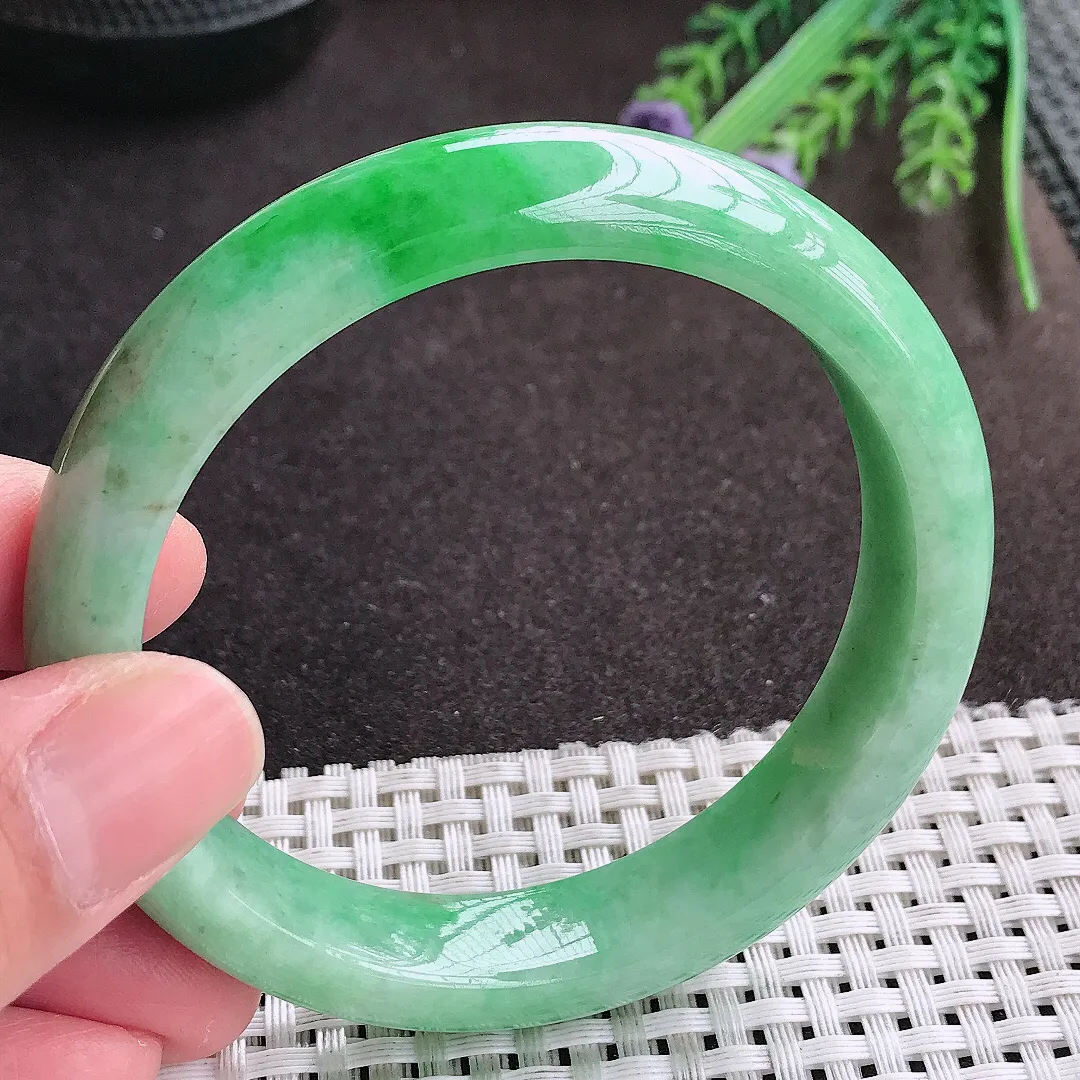实拍A货翡翠58.8/12.8/8.4老坑精美满绿阳绿手镯宽边翡翠玉镯女款