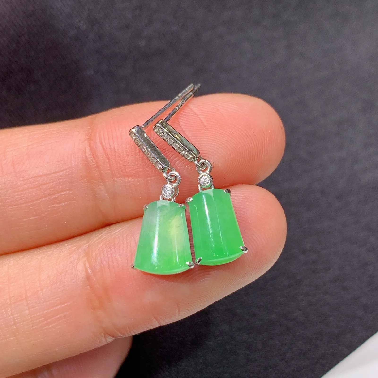 冰甜绿无事牌耳坠，18k金镶嵌，简约时尚，冰润色阳，种水足，Ysl 尺寸8.1*6.8*2