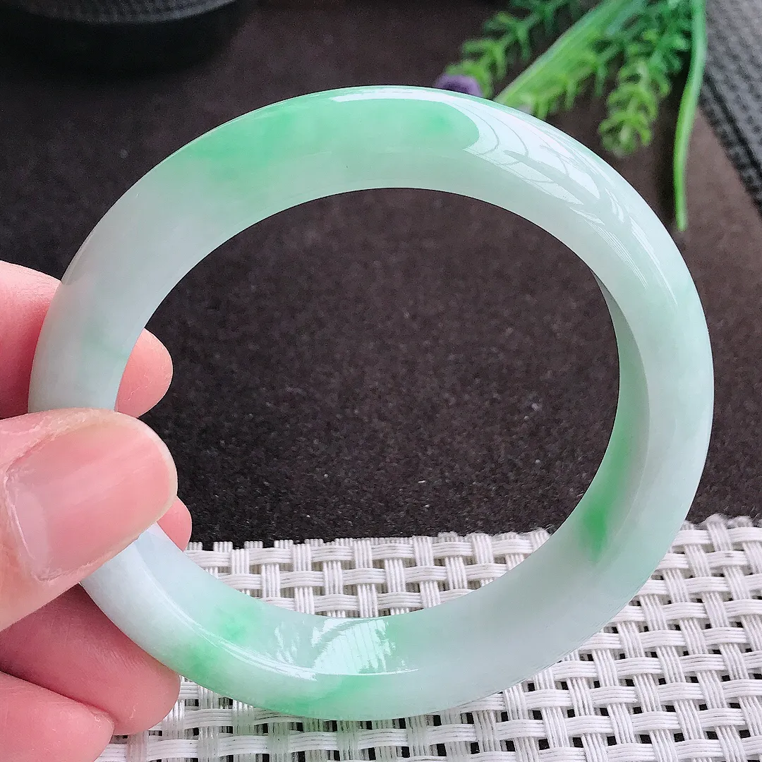 实拍A货翡翠57.5/13.3/9老坑种冰润水灵飘绿手镯宽边翡翠玉镯女款