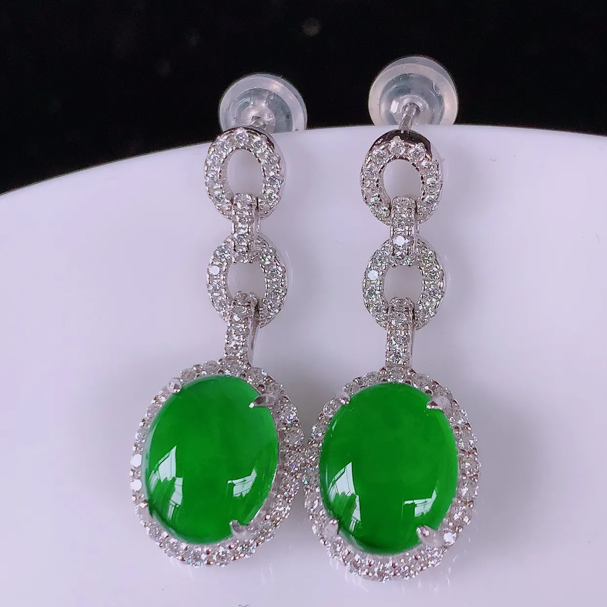 冰透满绿翡翠925银镶嵌耳坠，自然光实拍，翠色灵动，颜色漂亮，种老水足，品相佳，佩戴佳品！#97.1