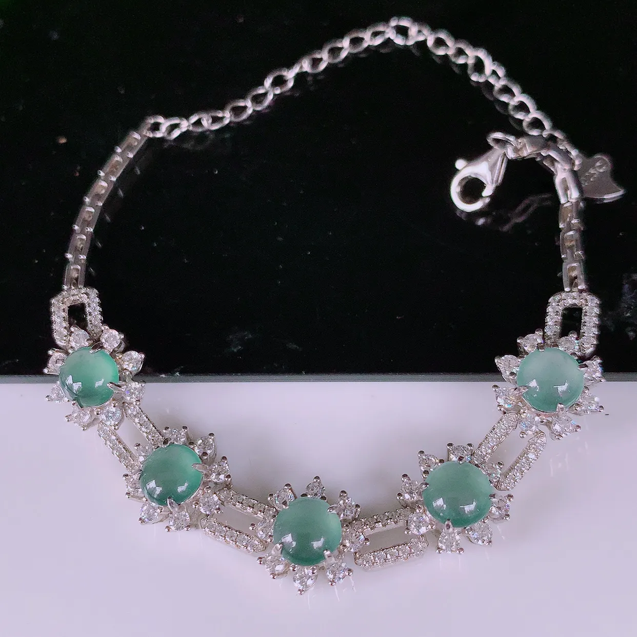 冰透满绿翡翠925银镶嵌手链，自然光实拍，翠色灵动，颜色漂亮，种老水足，品相佳，佩戴佳品！#97.1