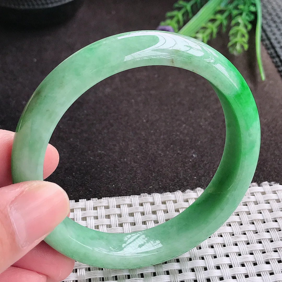 实拍A货翡翠58.8/12.8/8.4老坑精美满绿阳绿手镯宽边翡翠玉镯女款