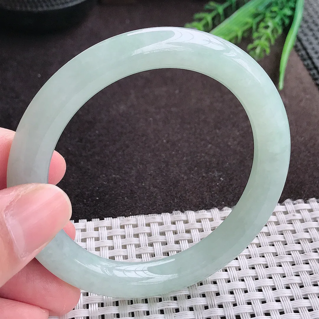 实拍A货翡翠57/9.5/9.8老坑秀气冰胶冰晴绿圆条手镯翡翠玉镯女款