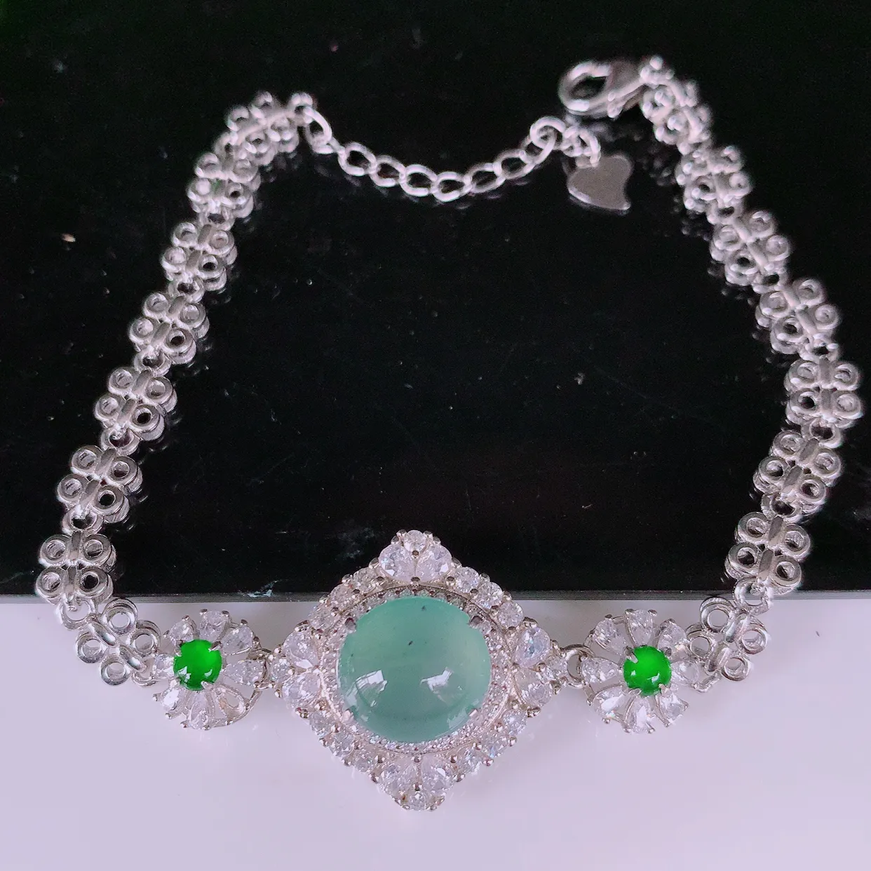 冰透满绿翡翠925银镶嵌手链，自然光实拍，翠色灵动，颜色漂亮，种老水足，品相佳，佩戴佳品！#97.1