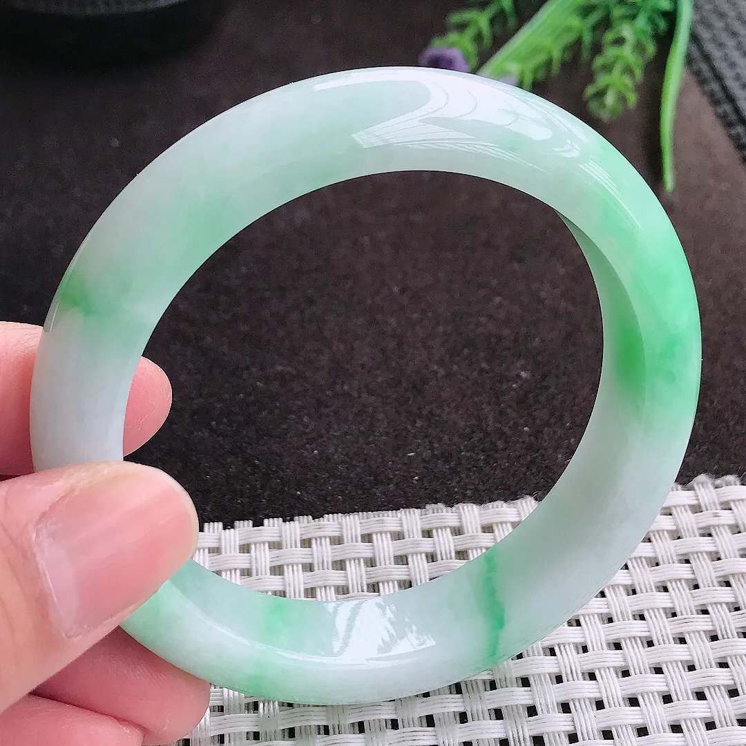 实拍A货翡翠57.5/13.3/9老坑种冰润水灵飘绿手镯宽边翡翠玉镯女款