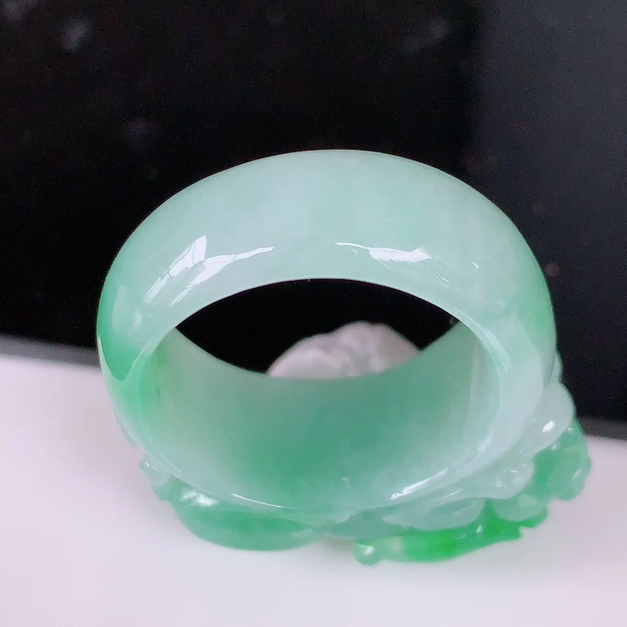 自然光实拍，飘绿翡翠貔貅扳指，19.2mm内径翡翠扳指，冰润指环，玉扳指，戒指，财源滚滚，玉质细腻起胶，20圈口，种水好！#1.19尺寸31-19.2*10.5*13