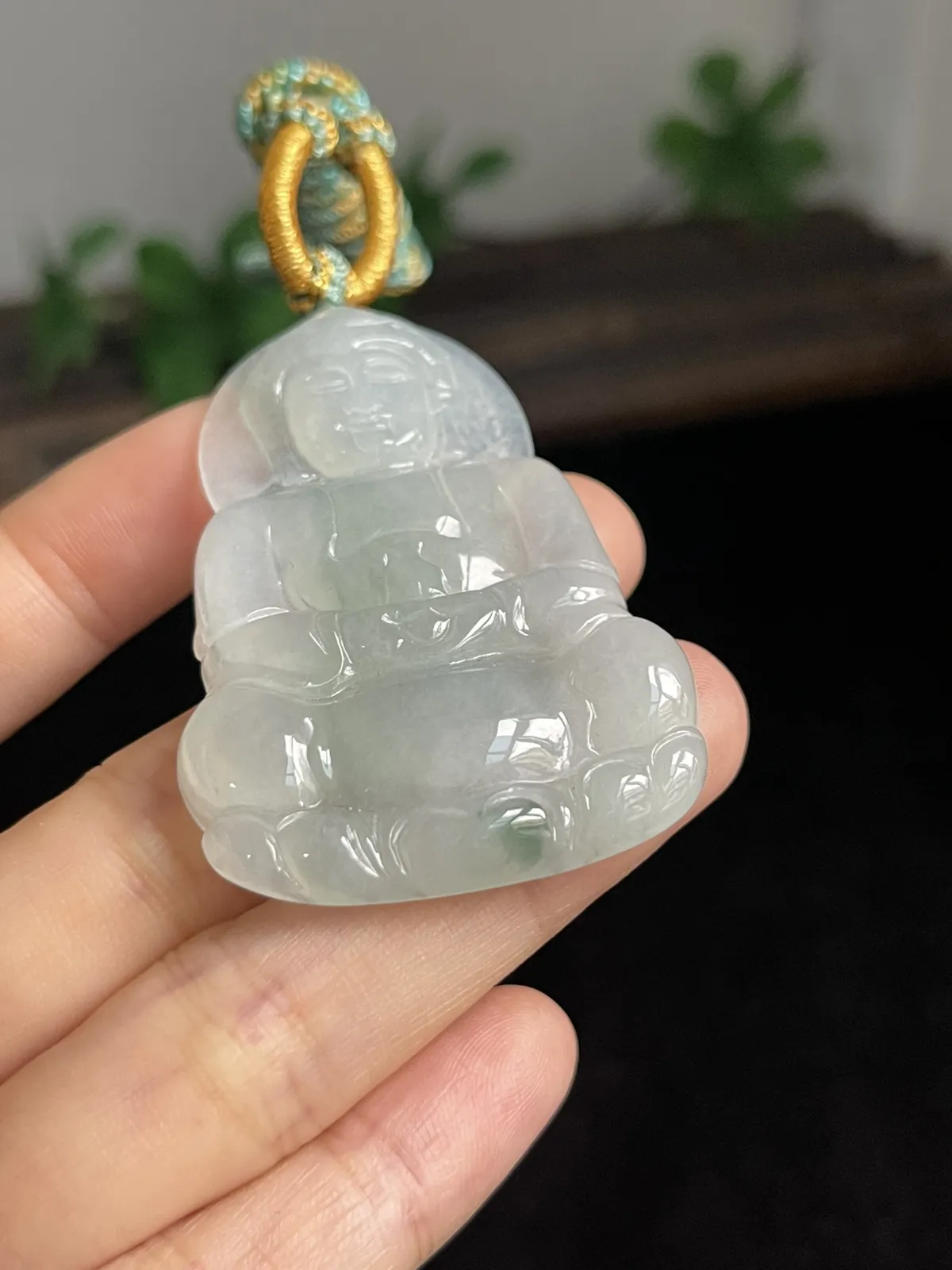 翡翠冰糯种淡绿色吊坠