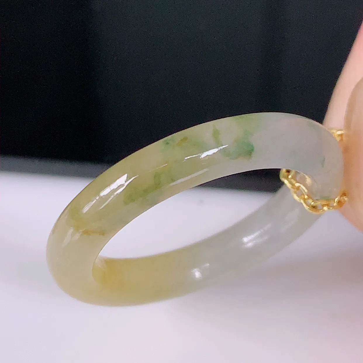 自然光实拍，冰种黄加绿翡翠指环，16mm内径翡翠指环，玉戒指，玉质莹润，好精美好冰润的指环，11圈口，上手纤巧！#1.19尺寸16*3.5*3.5
