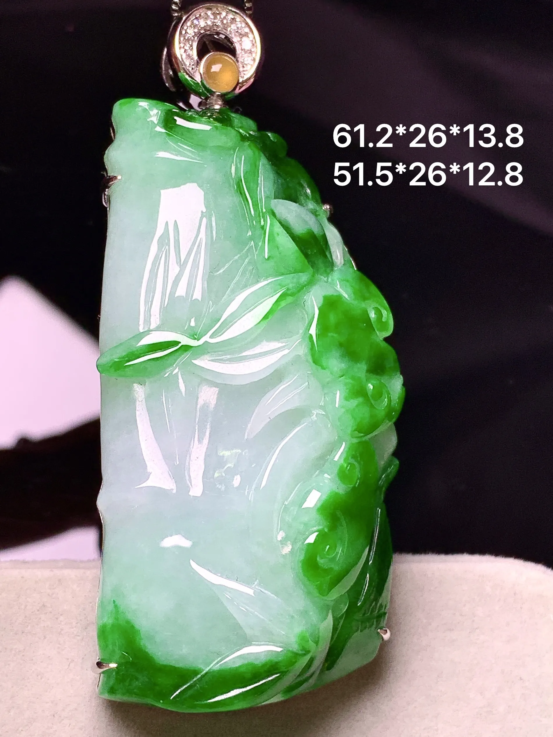 18k金钻镶嵌翠绿竹节吊坠 玉质细腻 色泽清新艳丽 整体尺寸61.2*26*12.8