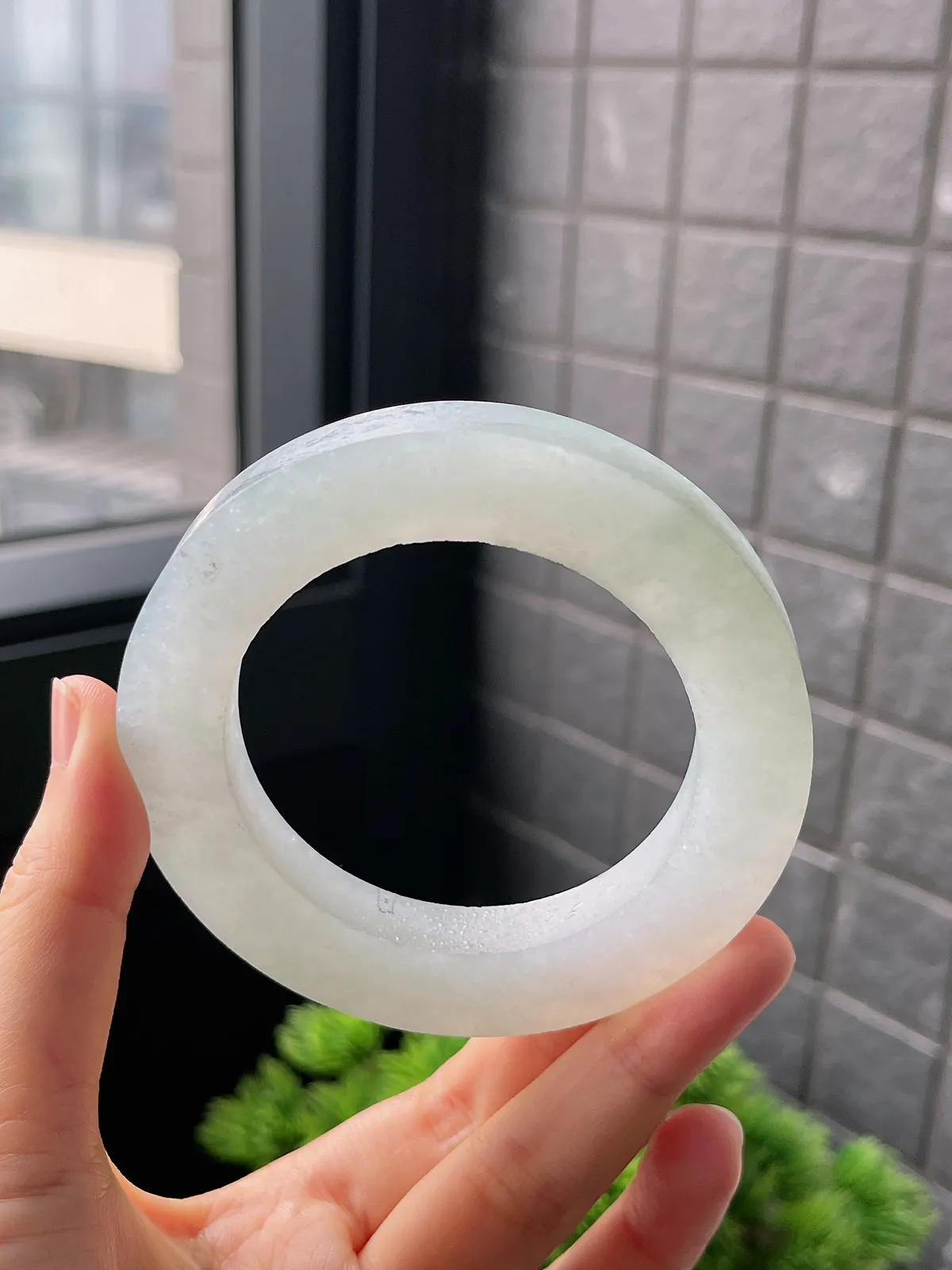 翡翠冰糯种浅绿色毛坯，⭕️正圈最大做65，最小做55.3