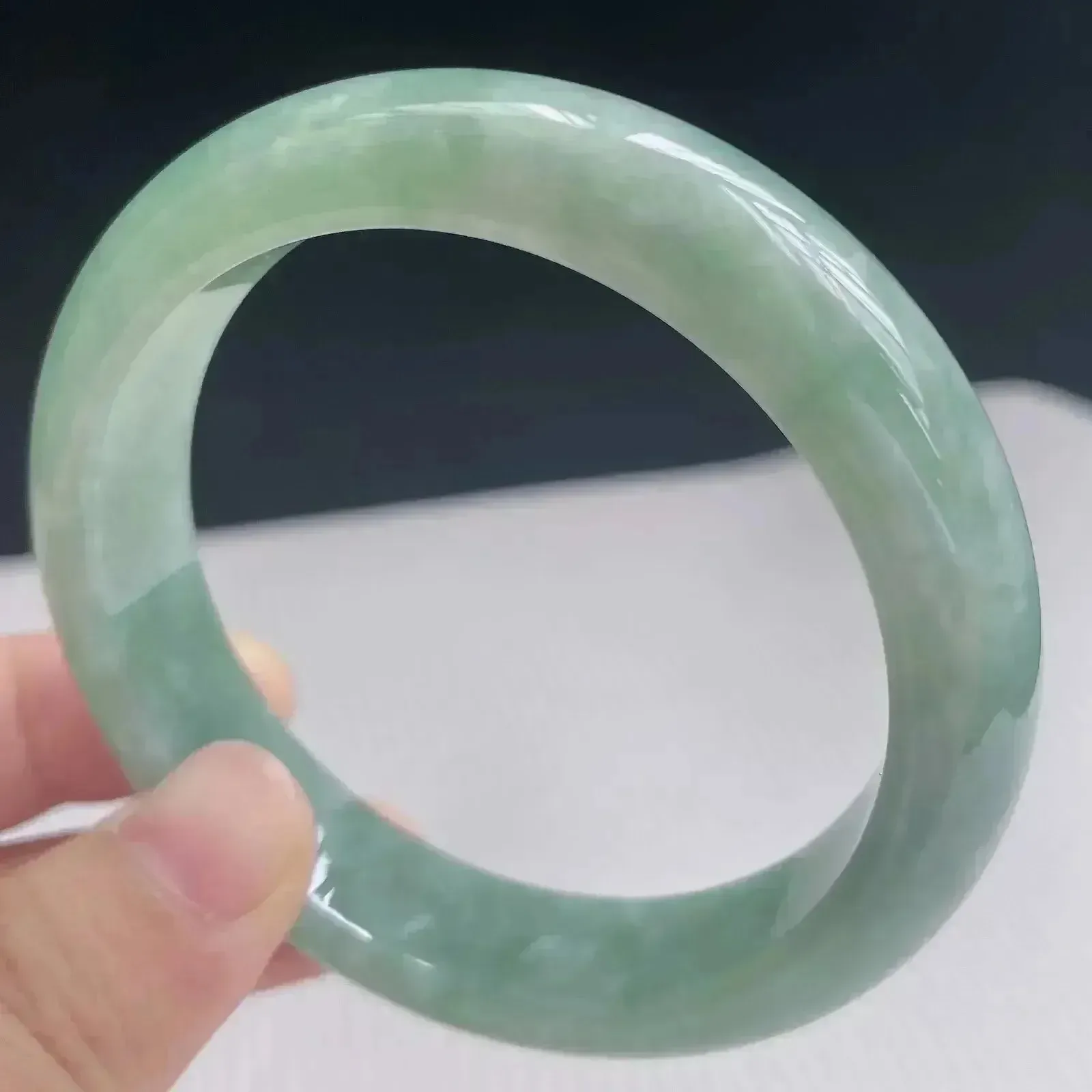 天然玉石翡翠54.5圈口镯子缅甸A货满绿正圈手镯百搭款54.60g