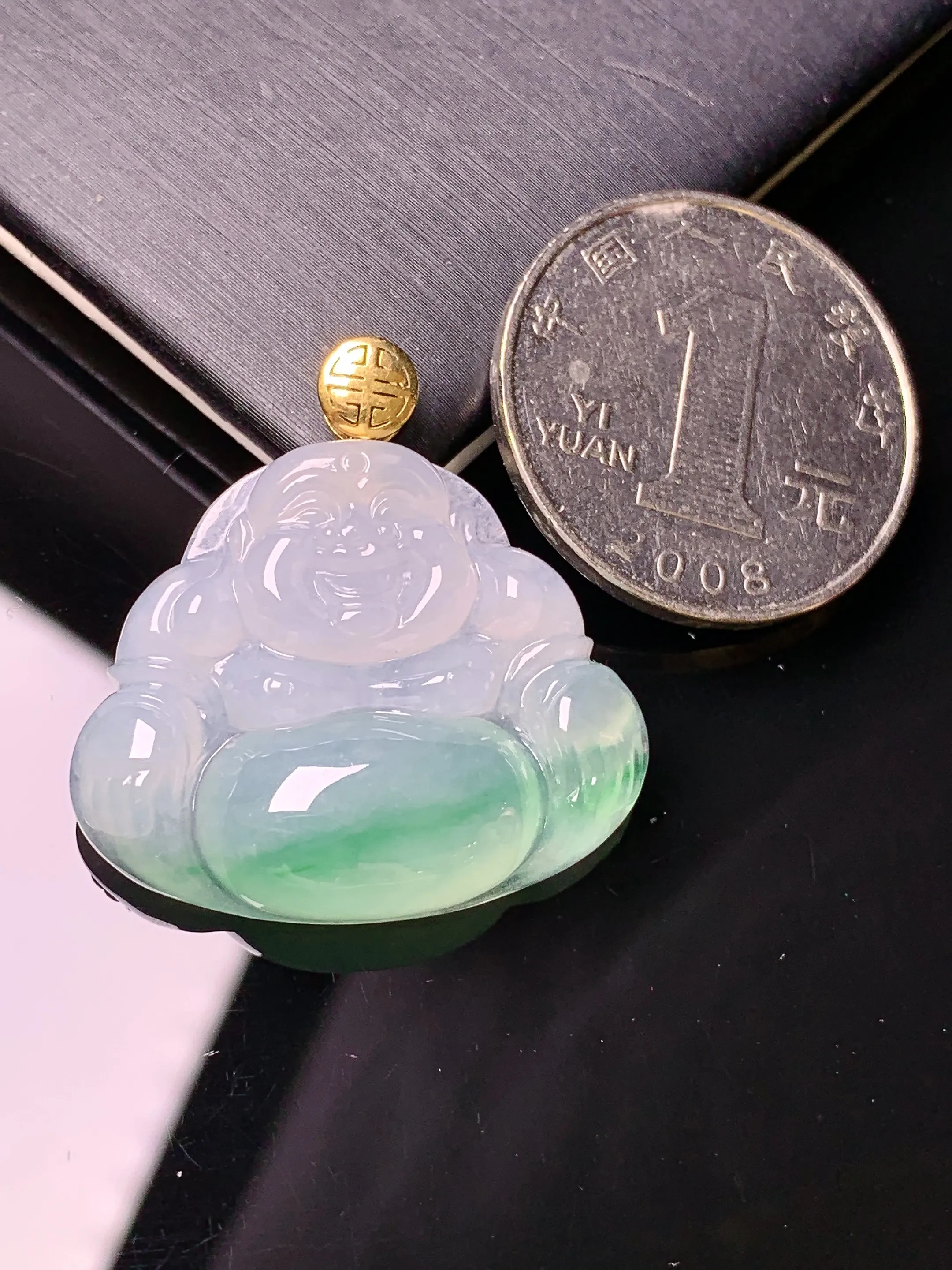 18k金镶嵌飘绿佛公吊坠 玉质细腻 色泽清新艳丽 整体尺寸30.2*29.2*6.6