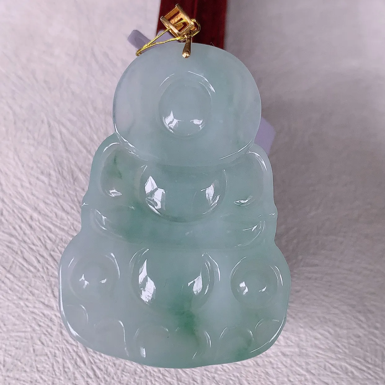 18K金镶嵌冰飘花翡翠观音菩萨吊坠，赐福翡翠观音，观音面相端庄，品相佳，佩戴气质！#35.19整体59.5裸石52.5*35.8*5.5