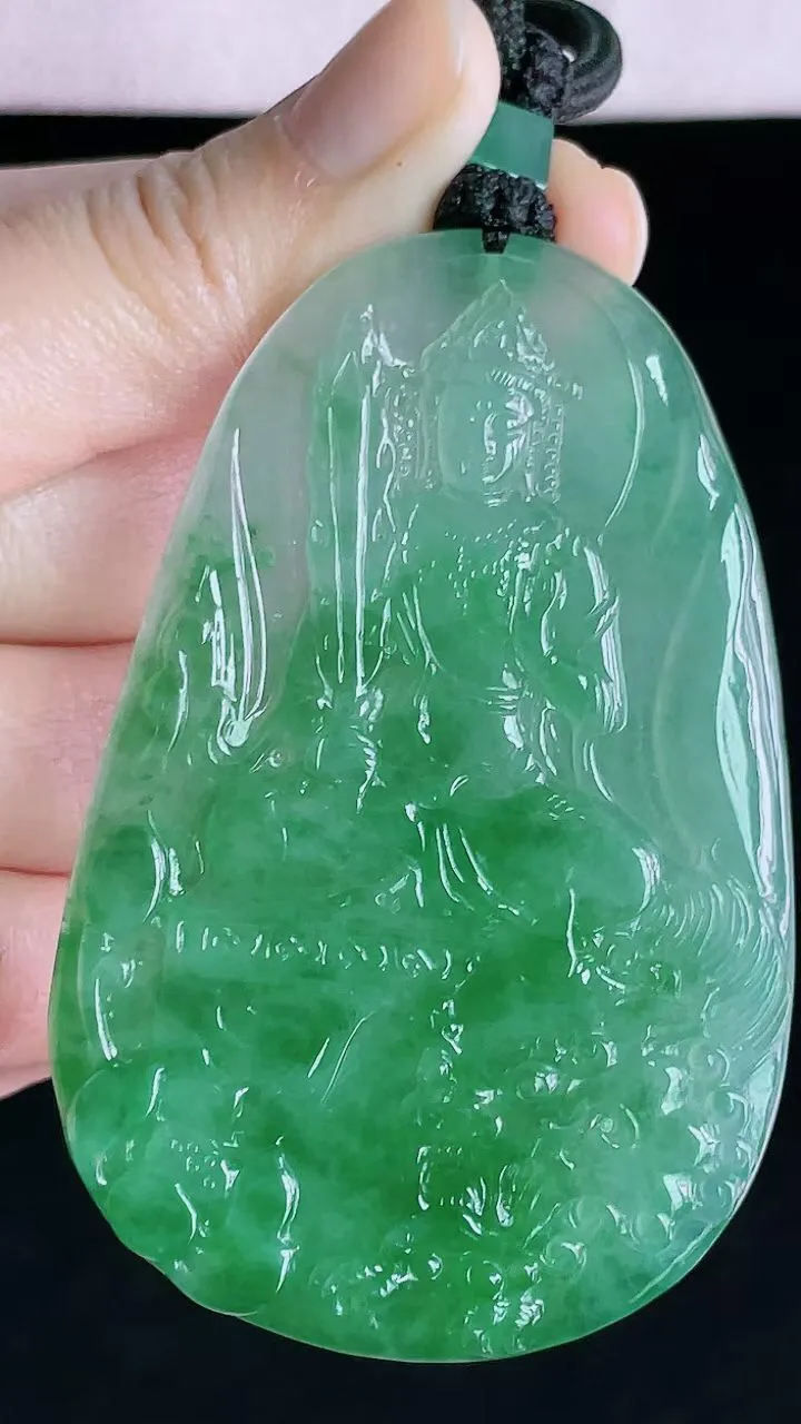 【翡翠名称】老种冰飘绿虚空藏菩萨吊坠挂件
【翡翠尺寸】70.9/46/5mm
【翡翠描述】宝贝种老水