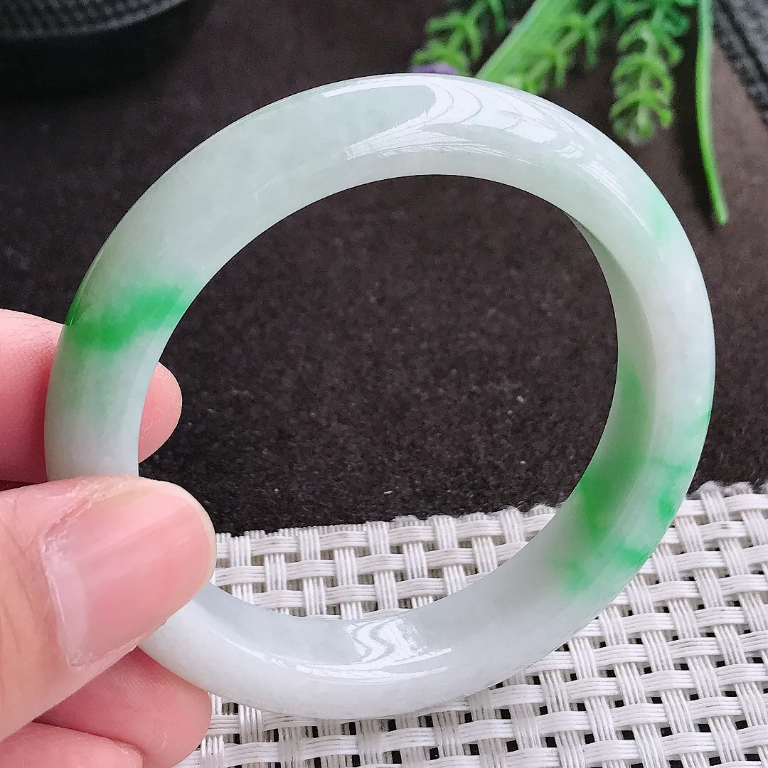 实拍A货翡翠52.5/11.8/8.2老坑精美温润飘阳绿手镯宽边翡翠玉镯女款