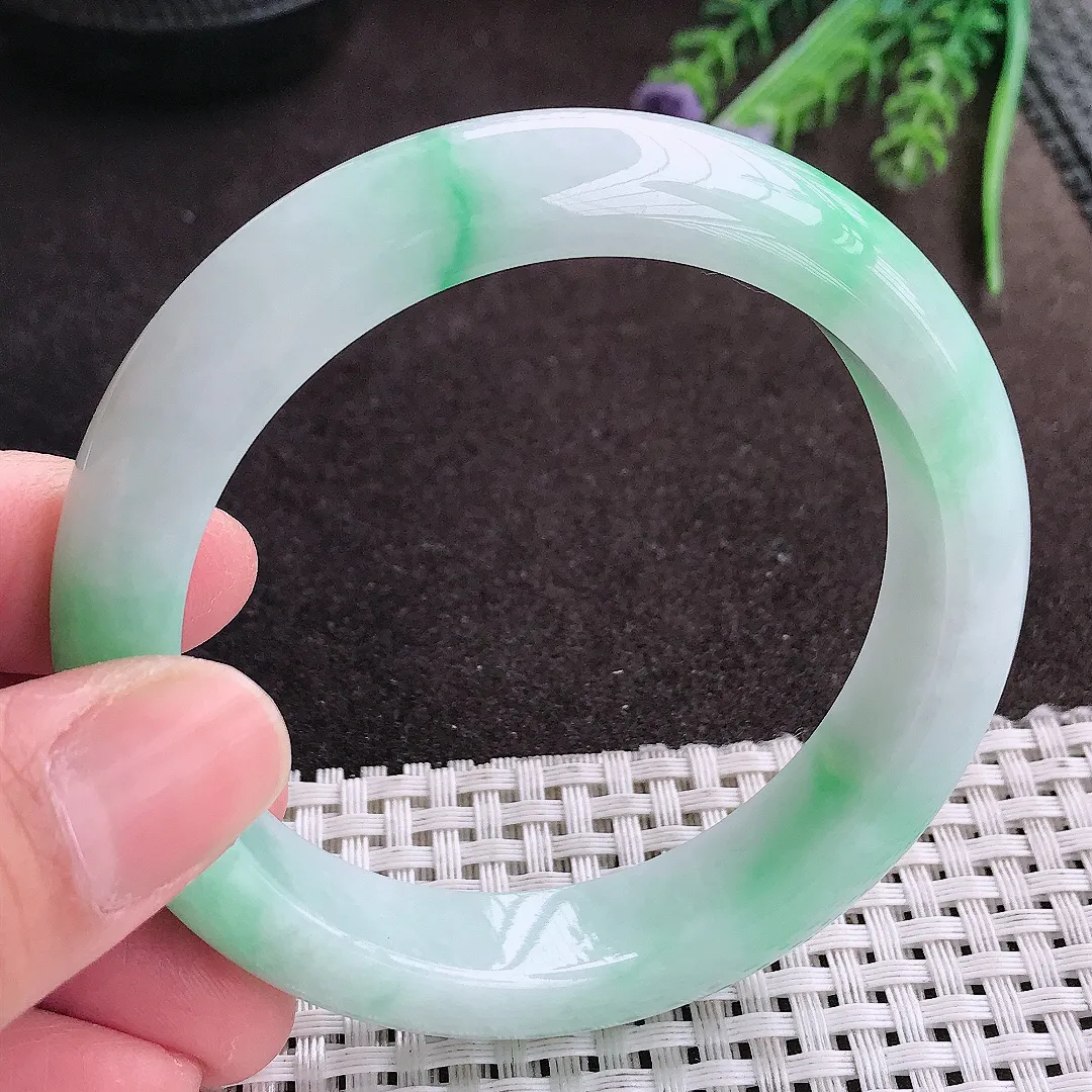 实拍A货翡翠57.5/13.3/9老坑种冰润水灵飘绿手镯宽边翡翠玉镯女款