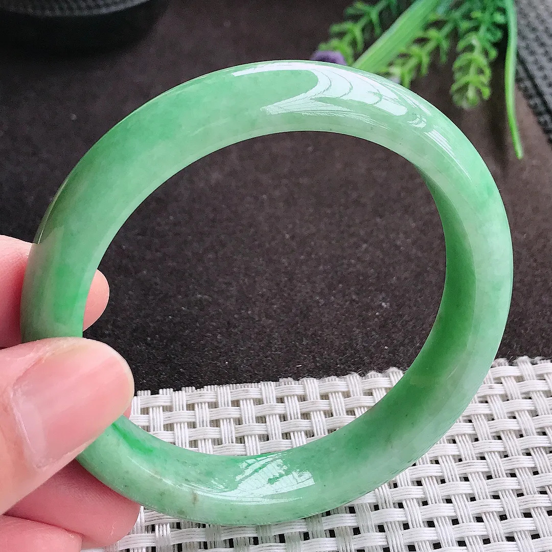 实拍A货翡翠58.8/12.8/8.4老坑精美满绿阳绿手镯宽边翡翠玉镯女款