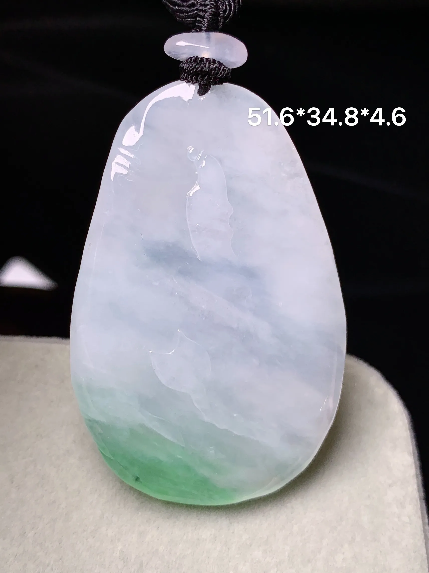 飘绿悟道牌吊坠 玉质细腻 色泽清新艳丽 整体尺寸51.6*34.8*4.6