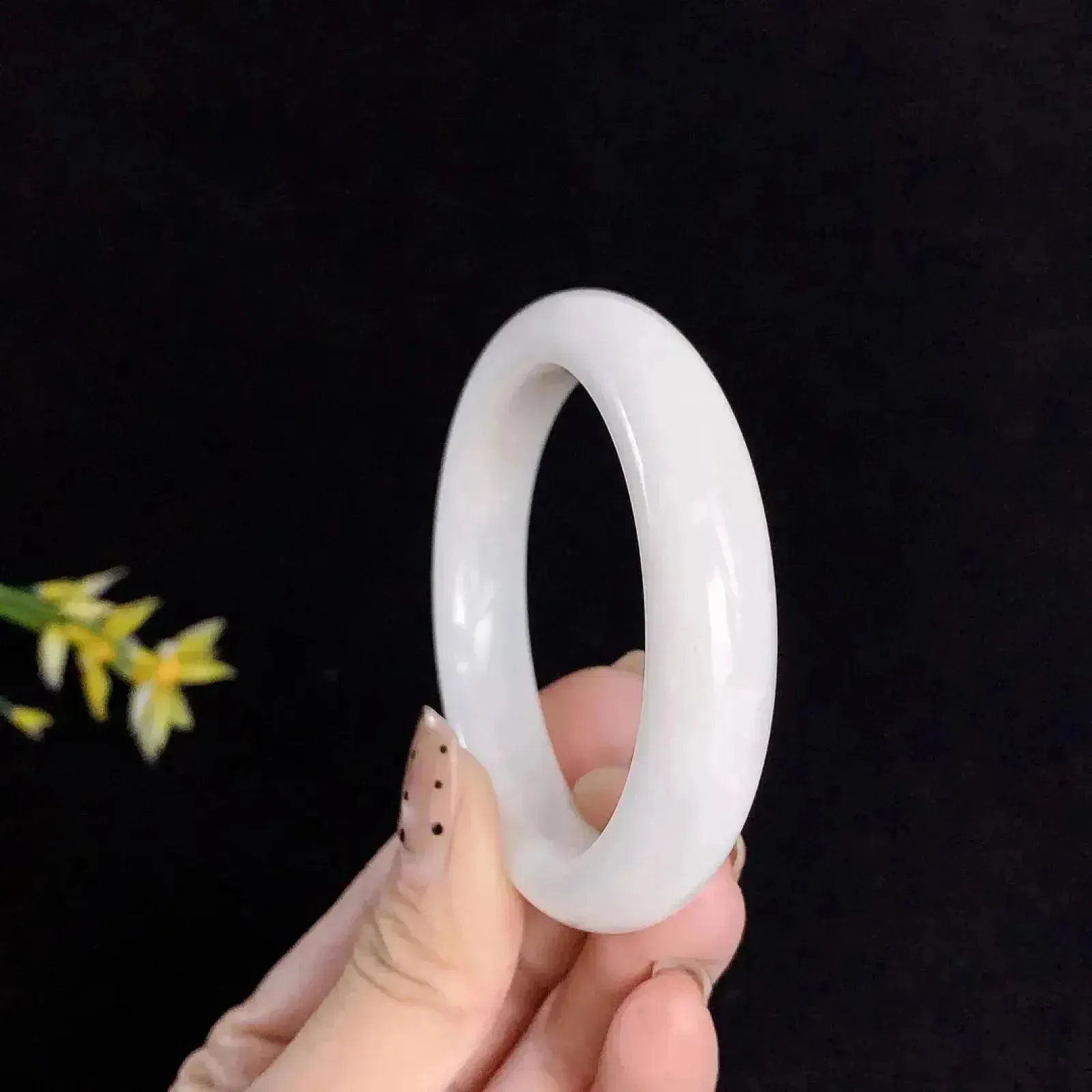 和田玉56.5圈羊脂白手镯！玉质细腻油润 底色纯净 脂粉好，品质高