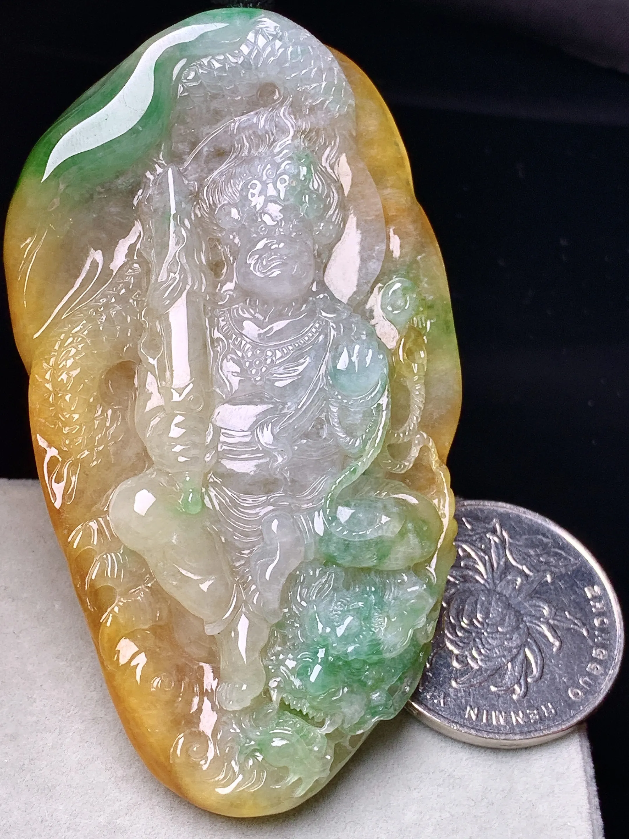 飘黄绿翡不动明王吊坠 玉质细腻 色泽清新艳丽 整体尺寸71.2*39.8*9.6