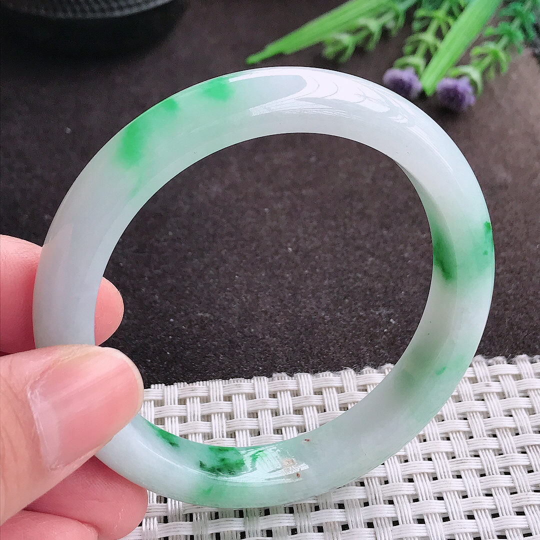 实拍A货翡翠55.5/11/8老坑精美温润飘阳绿手镯宽边翡翠玉镯女款