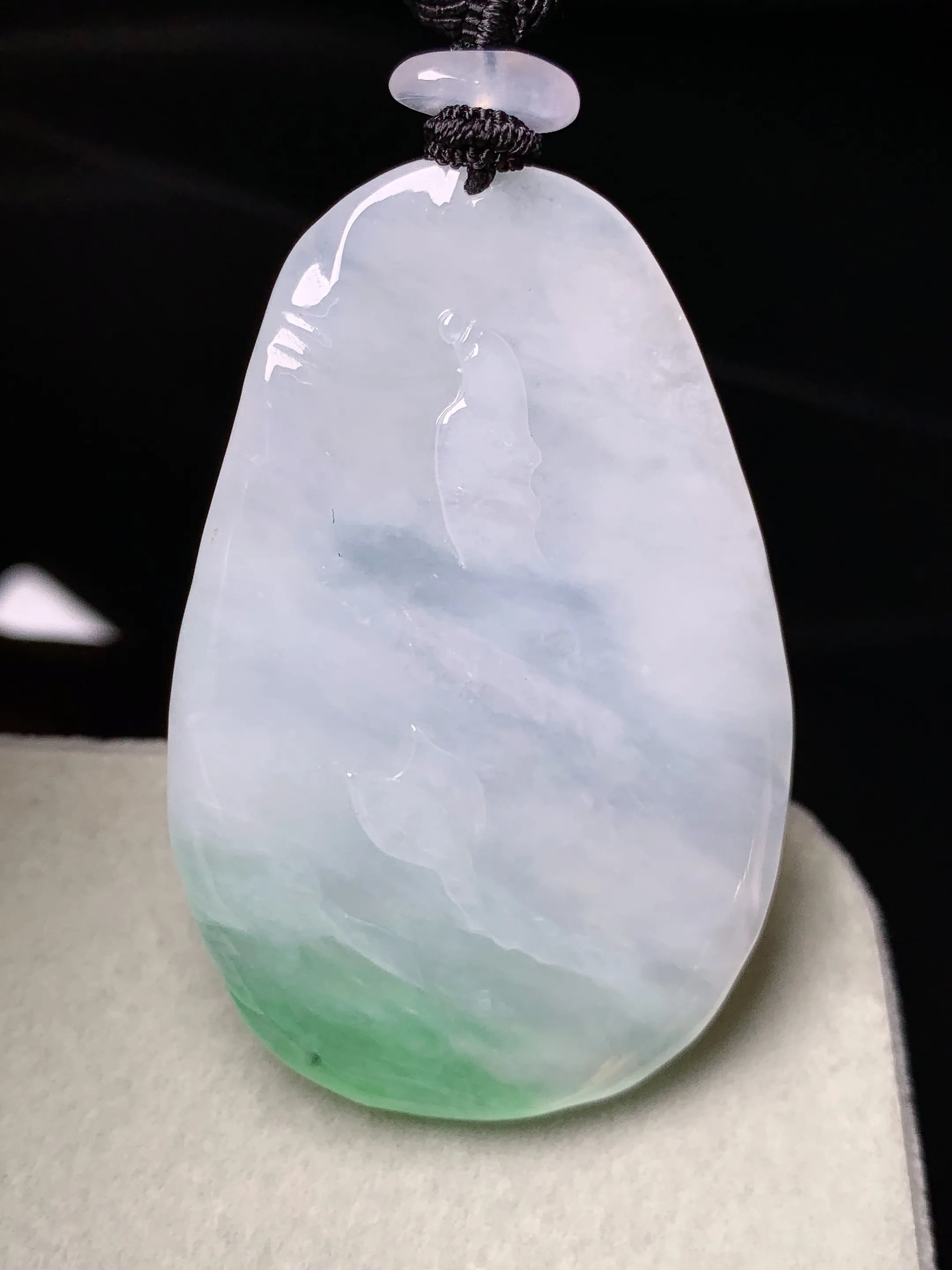 飘绿悟道牌吊坠 玉质细腻 色泽清新艳丽 整体尺寸51.6*34.8*4.6