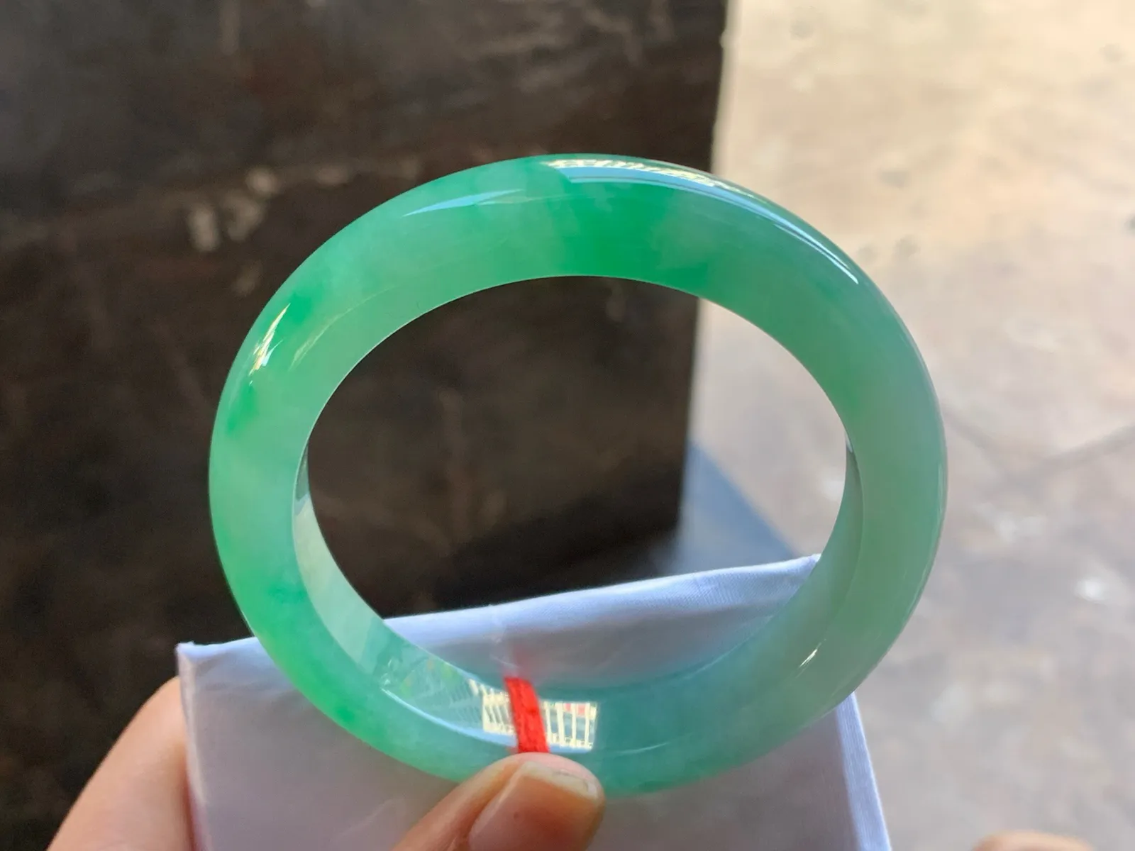 57-12.6-9.5

阳绿色手镯^_^色阳 玉质温润