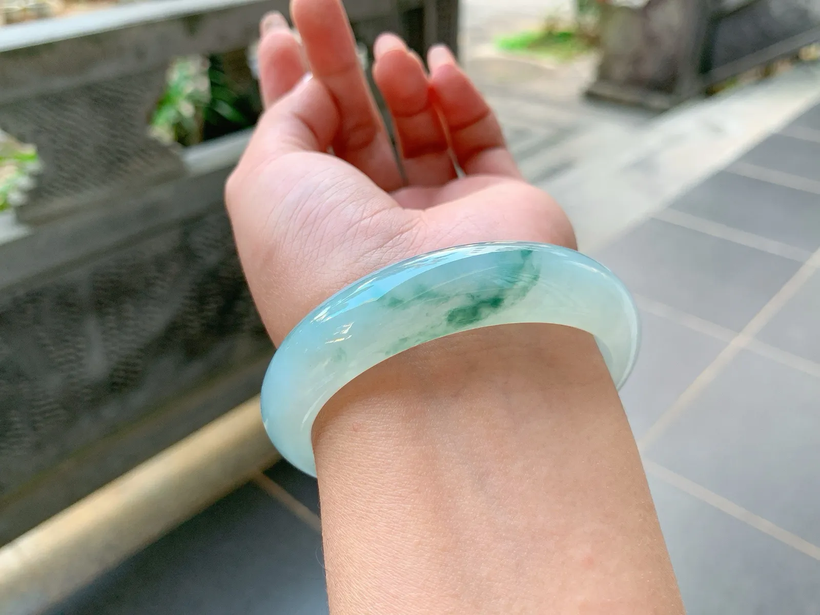 🤎｜56圈口
冰飘花、宽版镯版型太赞了、冰透水润、清爽干净、