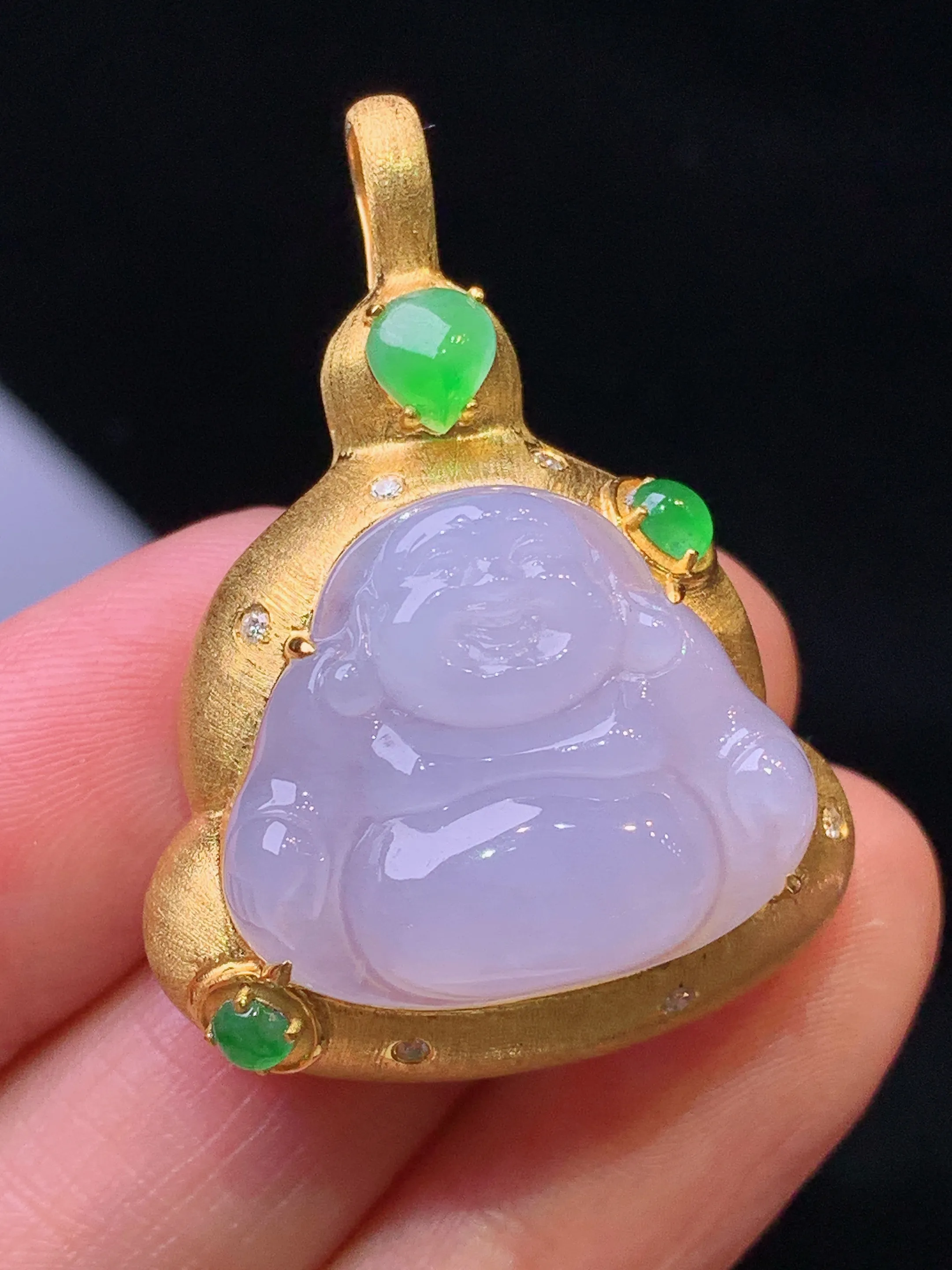 18k金钻镶嵌吊坠 玉质细腻 色泽清新艳丽 整体尺寸37.7*27.6*12