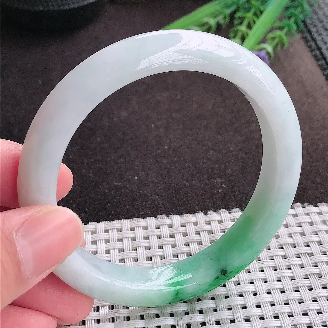 实拍A货翡翠59/11.9/9.1老坑精美辣阳绿手镯宽边翡翠玉镯女款