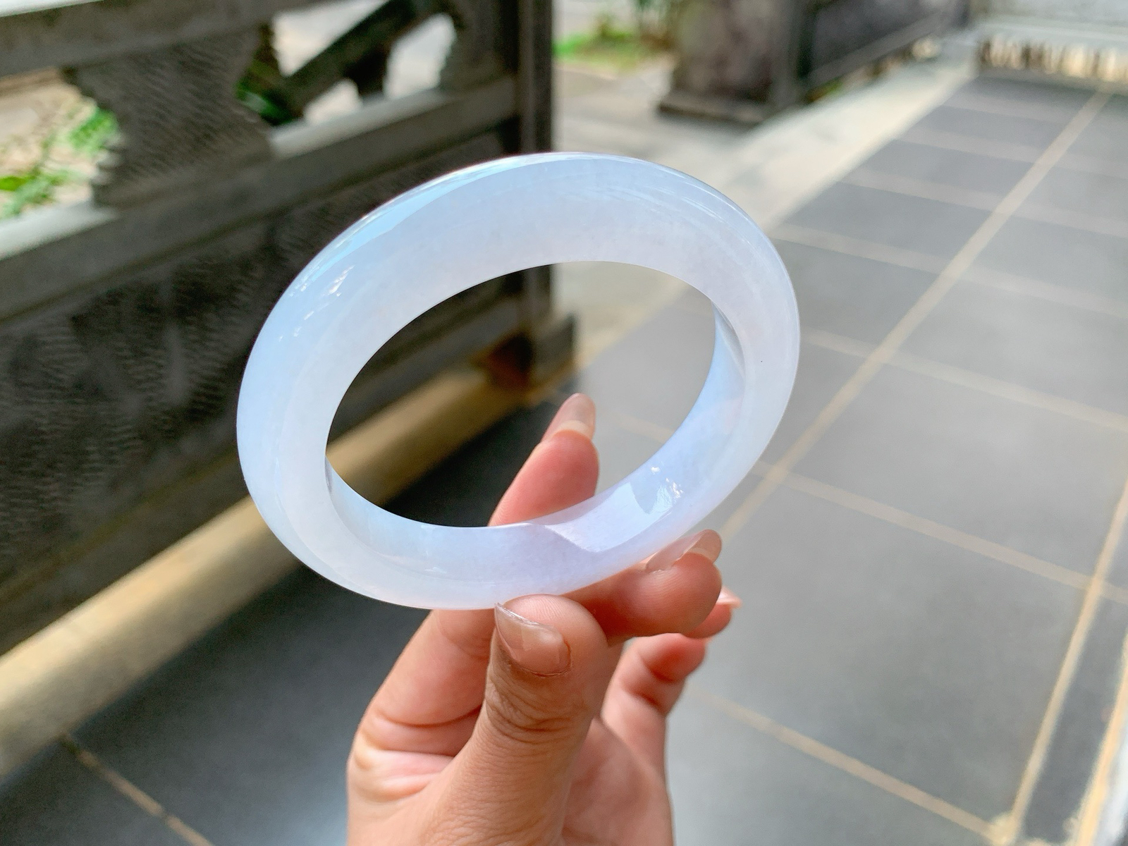 ｜56圈口
白月光，很清透的质地，底妆白净细腻，整体冰冰胶胶的，像一片网纱