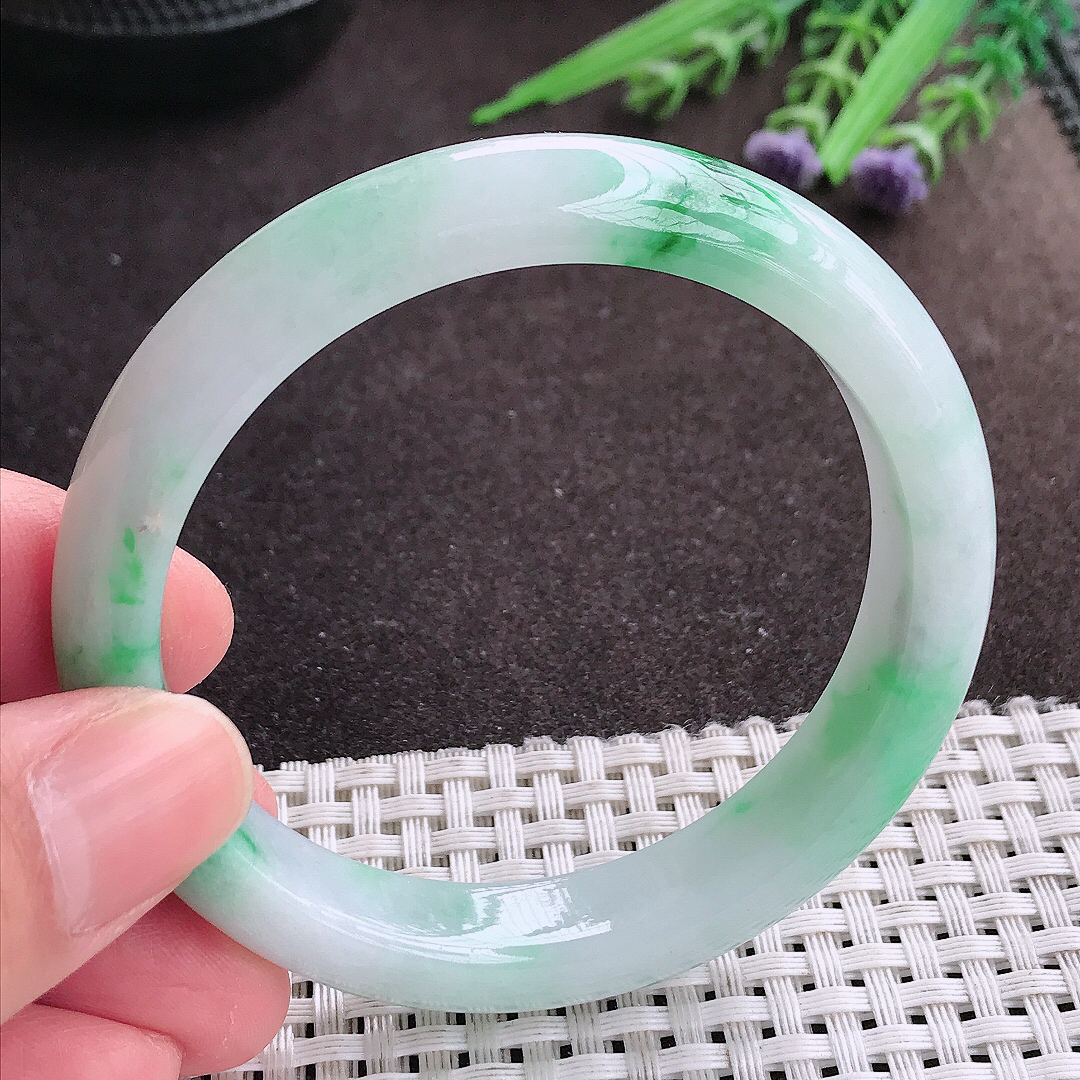 实拍A货翡翠55.5/11/8老坑精美温润飘阳绿手镯宽边翡翠玉镯女款